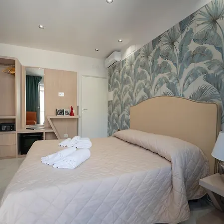 Cla.pa H. Group - Dislocated Hospitality *