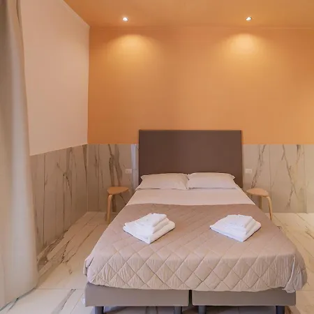 Cla.pa H. Group - Dislocated Hospitality * Napels